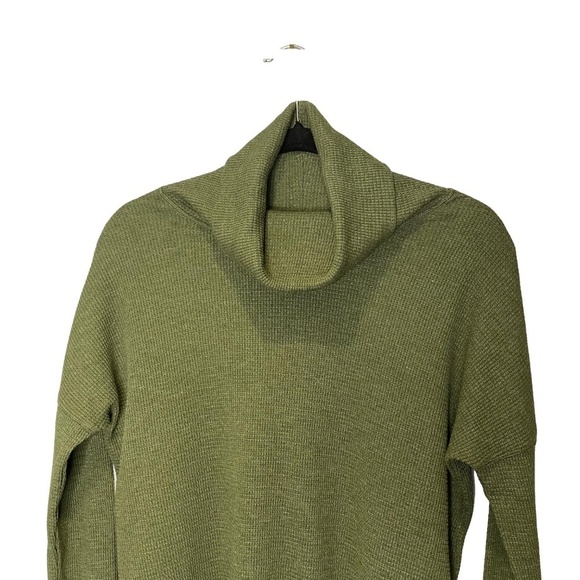 ARITZIA The Group BABTON Thermal Waffle Knit Cowl Neck Fatigue Green Top S - Picture 7 of 16